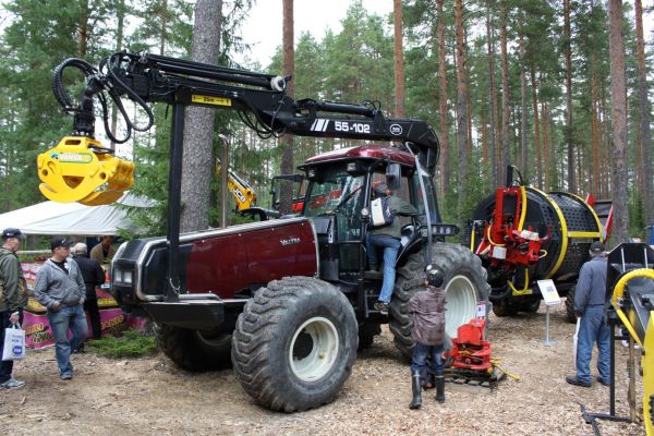 Halvelin osastolta Valtraa ja klapimasteri
Avainsanat: finnmetko 2012 havel valtra