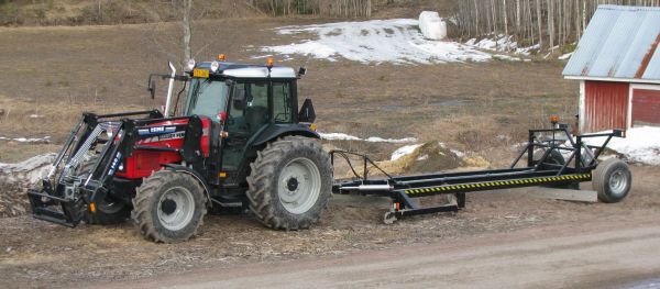 MF 4455 + omavalmiste tielana
Nyt alkaa olla sopivat lanauskelit
Avainsanat: MF tielana