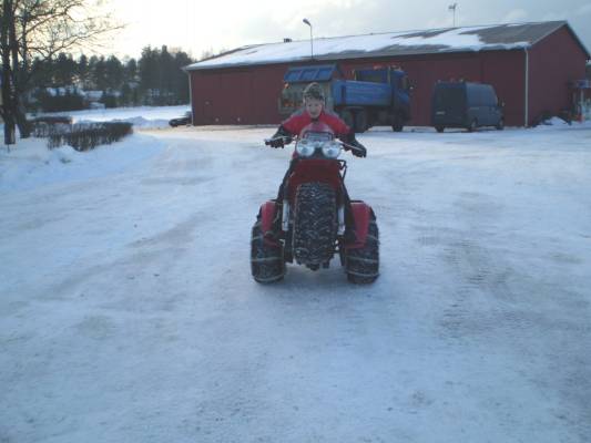 Honda ATC 200E BigRed
pitää sitä joku leikkikalu ollana
Avainsanat: Honda atc 200 bigred wheelie