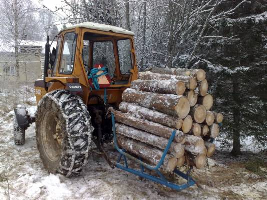 Puun ajua valmetilla
Metristä pölliä polttopuiks.
