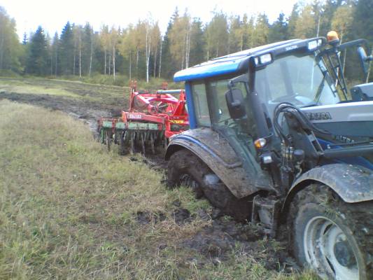 121 otti ja uppos jootessaan 
pitikin löytyä tuommonen kiva suon silimä.. areksella ei tie märässä muassa sit  yhtään mittää 
Avainsanat: vallu