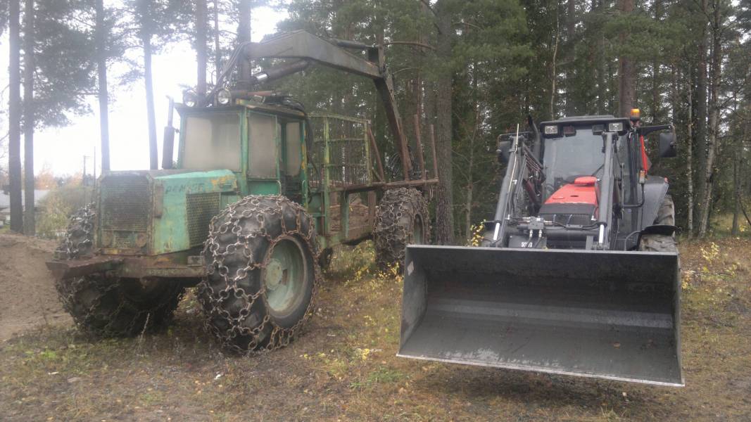 Ponsse ja Valtra 6350+quicke 970
Ponssen ajokonen vm. 1976 ja Valtra 6350+quicke 970 nuita on nyt tullut ajettua muutama päivä :)
Avainsanat: ponsse valtra quicke