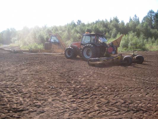 Jyrsinkarheeja
Valtra Valmet 8550 paketissa
Avainsanat: valtra 8550 paketti