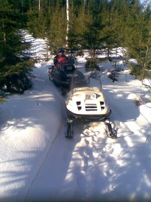 Ski-doo tundra ja lynx 5900
Kaverin kanssa kelkkailemassa.
Avainsanat: ski-doo lynx