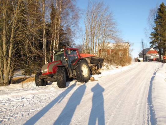 valtra n141h ja kärry
jatkoa edelliselle kuvalleni
Avainsanat: valtra n141h