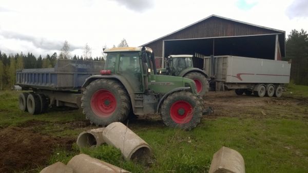 Fendt 716 ja Fendt 936
Kevään paskan ajoa
Avainsanat: Fendt 716 936