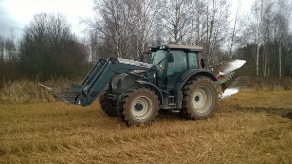 Valtra n141 ja Kverneland
Syksyn kyntöjä
Avainsanat: valtra n141 141 kverneland