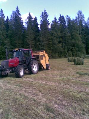 toinen sato alotettu peruskorjatulla 841:llä
valtra valmet 6550ht ja new holland 841
Avainsanat: valtra 6550