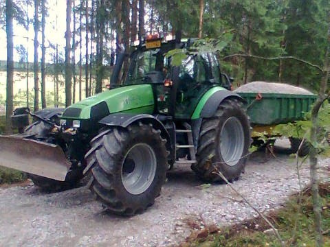 Deutz-fahr 120mk3 ja tempot 16tn kuormalla...
murskeen ajoa...
Avainsanat: Deutz-fahr 120mk3 ja tempot 16tn kuormalla...