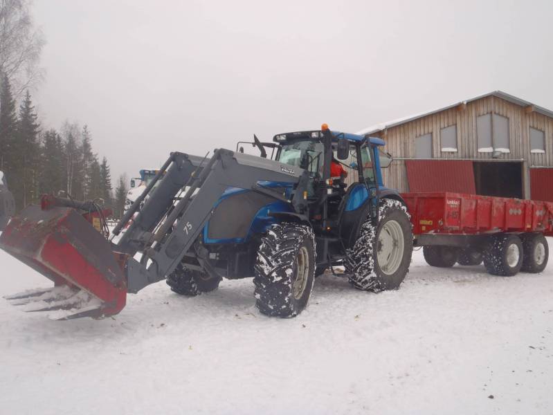 Valtra T190
Aika helmi kone 2006 vm, 1300h Tämä tuli sen palaneen koneen tilalle.. 
Avainsanat: T190