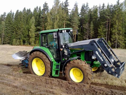 Kyntöjä Jontikalla
Avainsanat: John Deere