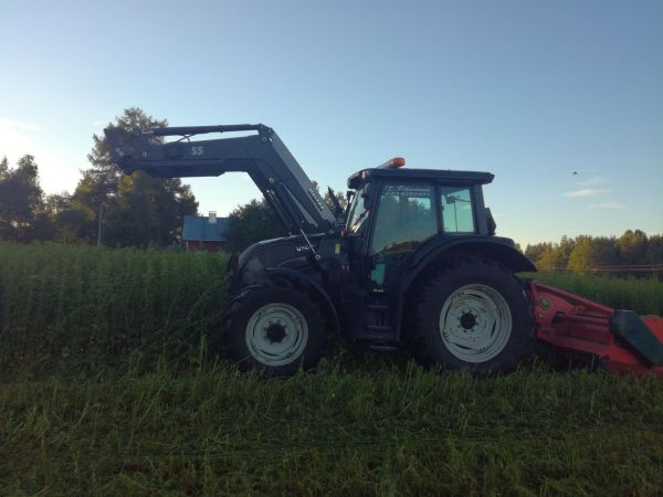 Valkomesikän murskausta
Vogel&nootti ja ännä valtra
Avainsanat: Valtra N vogel