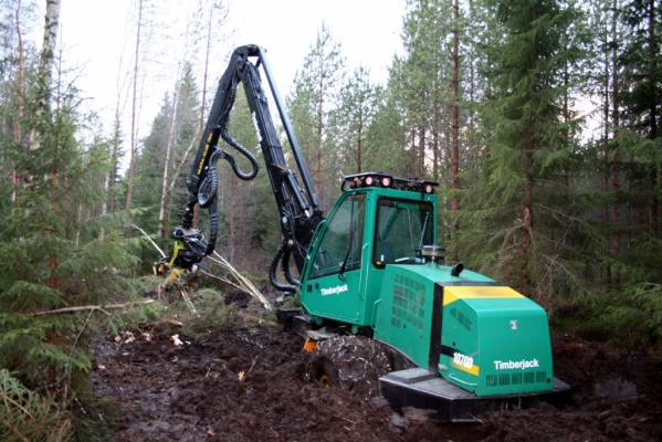 Treeniä 1070D:llä
Kaverit päätti kokeilla miten se moto kulkee...

www.dy.fi/m4v
Avainsanat: 1070D