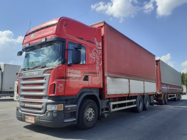 A Salonen Kuljetus Ky:n Scania R580
A Salonen Kuljetus Ky:n Scania R580 täysperävaunuyhdistelmä.
Avainsanat: Salonen Scania R580 ABC Hirvaskangas Movere