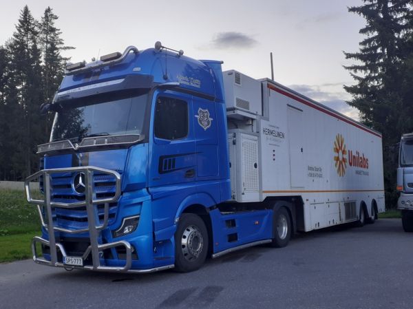 Altech Yhtiöiden MB 1853 Actros L
Altech Yhtiöt Oy:n MB 1853 Actros L puoliperävaunuyhdistelmä.
Avainsanat: Altech-Yhtiöt MB 1853 ActrosL ABC Hirvaskangas Unilabs