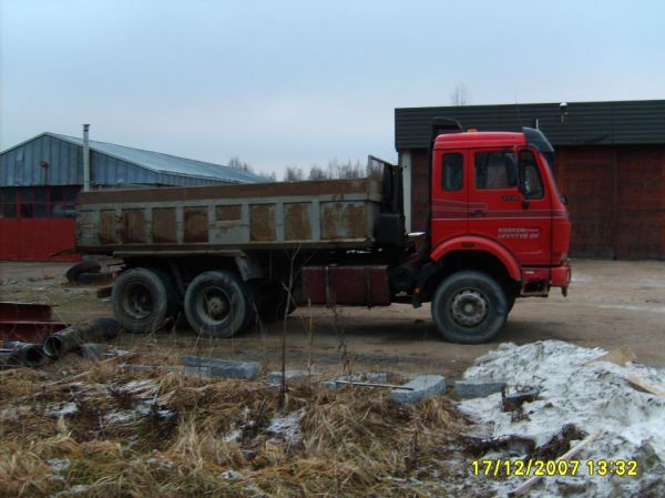 Kosken Levytyön MB 2235 
Kosken Levytyö Oy:n MB 2235 sora-auto. 
Avainsanat: Levytyö MB 2235