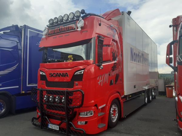 HM Truckingin Scania R660
HM Trucking Oy:n Scania R660 rahtiauto.
Avainsanat: HM-Trucking Scania R660 Nordic Thermo Himos24