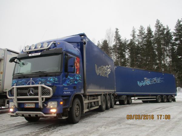 Hajatekin MB 3560 Actros 
Hajatek Oy:n MB 3560 Actros turveyhdistelmä.
Avainsanat: Hajatek MB 3560 Actros