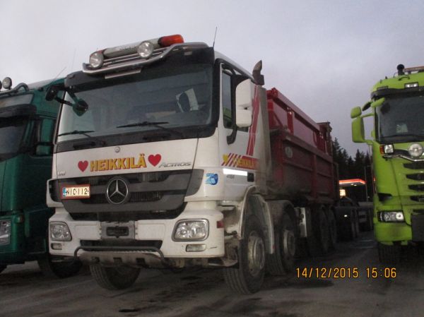 Heikkilän MB 4151 Actros 
Heikkilän MB 4151 Actros sorayhdistelmä.
Avainsanat: Heikkilä MB 4151 Actros ABC Hirvaskangas