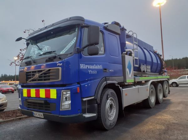 Hirvaslahti Yhtiön Volvo FM400
Hirvaslahti Yhtiön Volvo FM400 loka-auto.
Avainsanat: Hirvaslahti-Yhtiöt Volvo FM400 Imuantti ABC Hirvaskangas