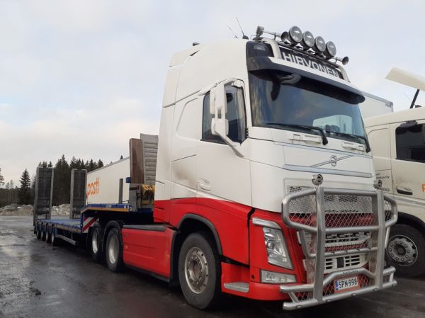 Hirvosen Volvo FH
Hirvosen Volvo FH lavettiyhdistelmä.
Avainsanat: Hirvonen Volvo FH ABC Hirvaskangas