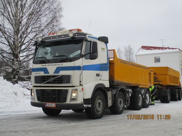 Infraneliön Volvo FH540
Infraneliö Oy:n Volvo FH540 sorayhdistelmä.
Avainsanat: Infraneliö Volvo FH540