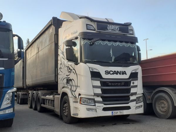 Jotepin Scania R560
Jotep Oy:n Scania R560 vaihtolavayhdistelmä.
Avainsanat: Jotep Scania R560 ABC Hirvaskangas