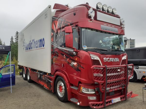 Jukan Monitoimen Scania R650
Jukan Monitoimi Oy:n Scania R650 "Deadpool" rahtiauto.
Avainsanat: Jukan Monitoimi Huusko Scania R650 Deadpool Tahko24