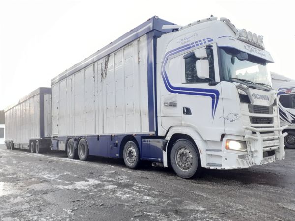 KJM Kuparin Scania 770S
KJM Kupari Oy:n Scania 770S eläintenkuljetusyhdistelmä.
Avainsanat: Kupari Scania 770S Shell Hirvaskangas Eläinkuljetus