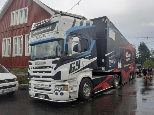 K Rovanperän Scania 
K Rovanperän Scania drifting-auton kuljetusauto.
Avainsanat: Rovanperä Scania Himos24