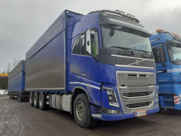 Kannuksen Kuljetuksen Volvo FH16
Kannuksen Kuljetus Oy:n Volvo FH16 täysperävaunuyhdistelmä.
Avainsanat: Kannuksen Kuljetus Volvo FH16 Shell Hirvaskangas