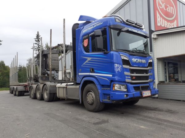 Kanttikuljetuksen Scania R650XT
Kanttikuljetus Oy:n Scania R650XT puutavarayhdistelmä.
Avainsanat: Kanttikuljetus Scania R650XT Neste