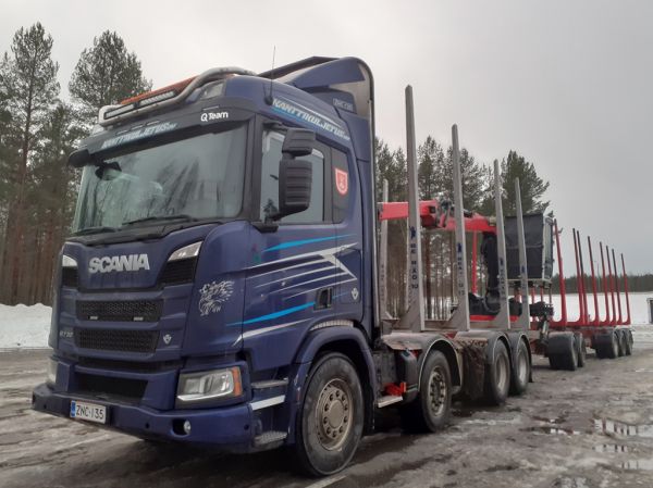 Kanttikuljetuksen Scania R730
Kanttikuljetus Oy:n Scania R730 puutavarayhdistelmä.
Avainsanat: Kanttikuljetus Scania R730 Shell Hirvaskangas