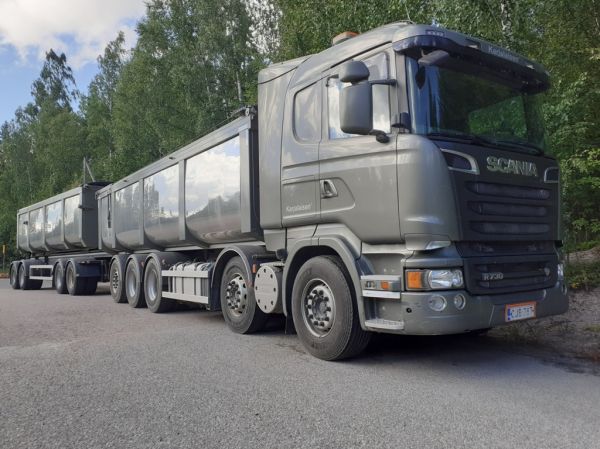 Karjalaisen Nostokuljetuksen Scania R730
Karjalaisen Nostokuljetuksen Scania R730 täysperävaunuyhdistelmä.
Avainsanat: Karjalainen Scania R730