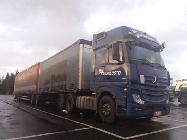 Karjaluodon MB 2551 Actros 
Karjaluodon MB 2551 Actros B-juna. 
Avainsanat: Karjaluoto MB 2551 Actros ABC Hirvaskangas