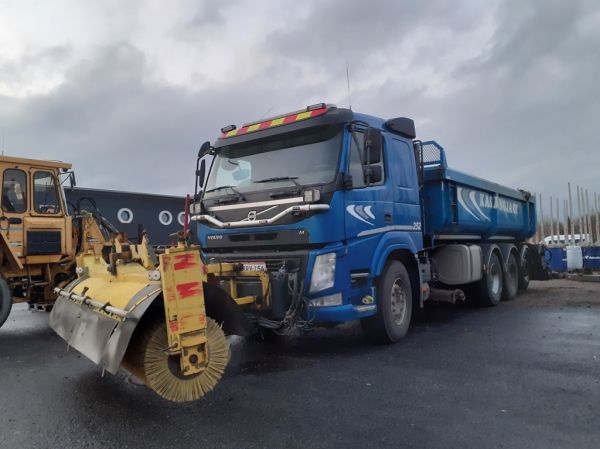 Kaskenojan Volvo FM
Kaskenoja Oy:n Volvo FM sora-auto.
Avainsanat: Kaskenoja Volvo FM Hirvaskangas