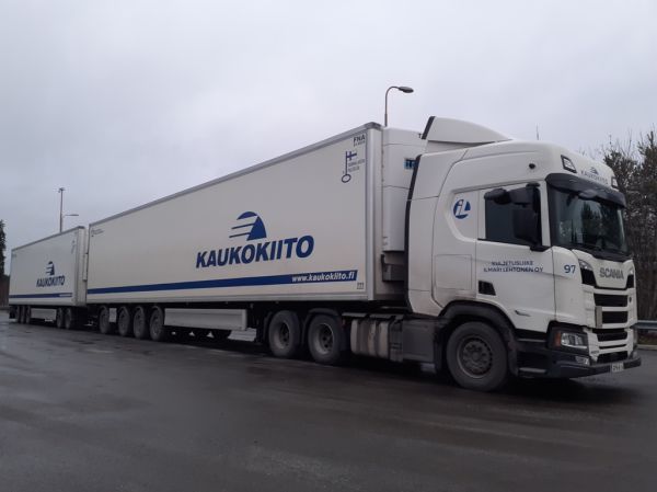 Kuljetusliike I Lehtosen Scania 560R
Kaukokiidon ajossa oleva Kuljetusliike I Lehtonen Oy:n Scania 560R hct-yhdistelmä.
Avainsanat: Kaukokiito Lehtonen Scania 560R ABC Hirvaskangas 97 Hct