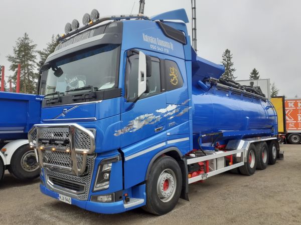 Kohvakan Koneaseman Volvo FH16
Kohvakan Koneasema Oy:n Volvo FH16 lieteauto.
Avainsanat: Kohvakka Volvo FH16 Tahko24