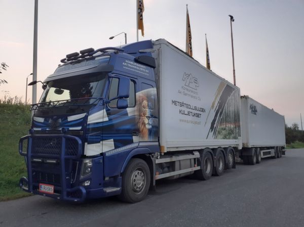 Klikkaa kuvaa nähdäksesi se täysikokoisena
==============
Koneurakointi A Sammaliston Volvo FH16
Koneurakointi A Sammalisto Oy:n Volvo FH16 hakeyhdistelmä.
Avainsanat: Sammalisto KAS Volvo FH16 ABC Hirvaskangas Koneurakointi A Sammaliston Volvo FH16
Koneurakointi A Sammalisto Oy:n Volvo FH16 hakeyhdistelmä.
Avainsanat: Sammalisto KAS Volvo FH16 ABC Hirvaskangas
