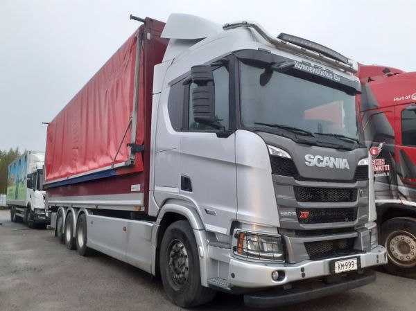 Konnekuljetuksen Scania 560R XT
Konnekuljetus Oy:n Scania 560R XT hakeauto.
Avainsanat: Konnekuljetus Scania 560RXT