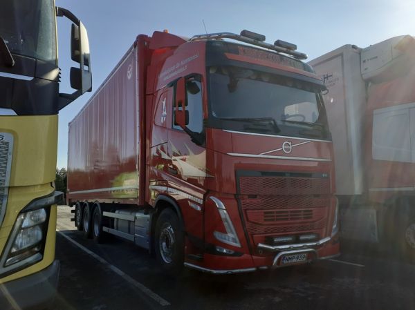 Konnekuljetuksen Volvo FH
Konnekuljetus Oy:n Volvo FH hakeauto.
Avainsanat: Konnekuljetus Volvo FH