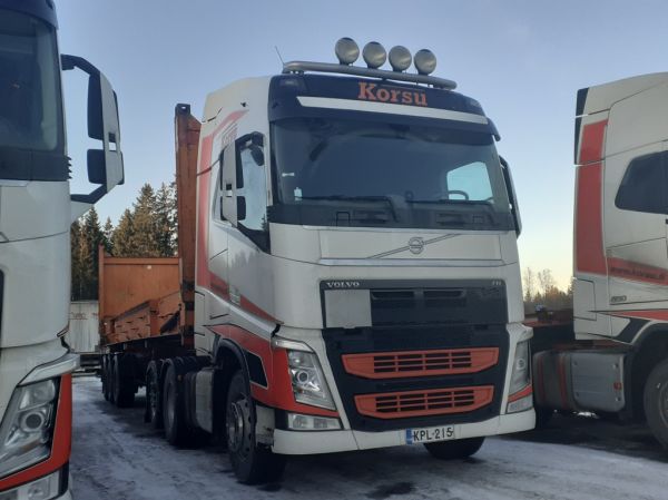 Korsun Volvo FH
Korsu Oy:n Volvo FH puoliperävaunuyhdistelmä.
Avainsanat: Korsu Volvo FH ABC Hirvaskangas