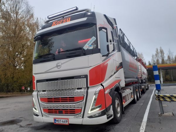 Korsun Volvo FH540
Korsu Oy:n Volvo FH540 säiliöyhdistelmä.
Avainsanat: Korsu Volvo FH540 Shell Hirvaskangas Markku