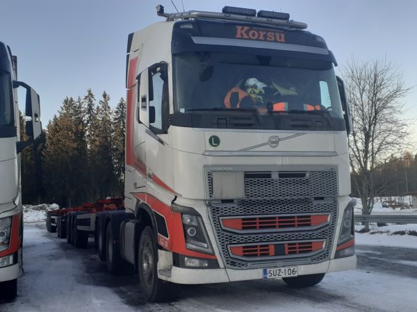 Korsun Volvo FH16
Korsu Oy:n Volvo FH16 hct-yhdistelmä.
Avainsanat: Korsu Volvo FH16 Hct ABC Hirvaskangas