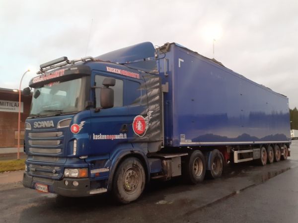 Kosken Megawatin Scania R500
Kosken Megawatti Oy:n Scania R500 hakepuolikas.
Avainsanat: Megawatti Scania R500 Hirvaskangas