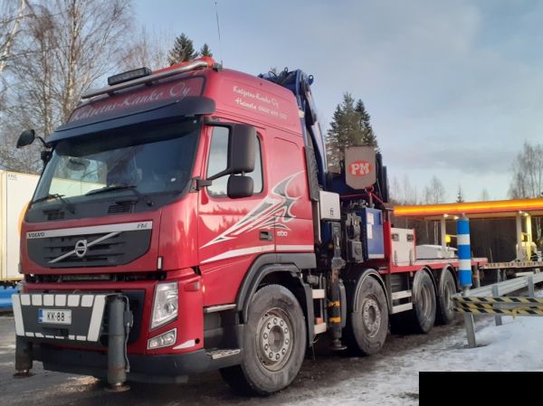 Kuljetus-Kaukon Volvo FM500
Kuljetus-Kauko Oy:n nosturilla varustettu Volvo FM500 täysperävaunuyhdistelmä.
Avainsanat: Kuljetus-Kauko Volvo FM500 Shell Hirvaskangas