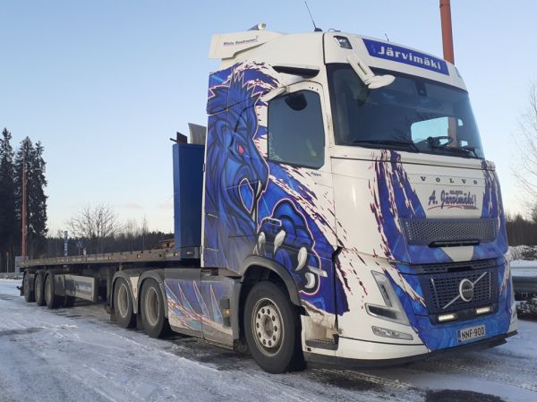 Kuljetus A Järvimäen Volvo FH
Kuljetus A Järvimäki Oy:n Volvo FH "White Roadrunner" puoliperävaunuyhdistelmä.
Avainsanat: Järvimäki Volvo FH ABC Hirvaskangas White Roadrunner