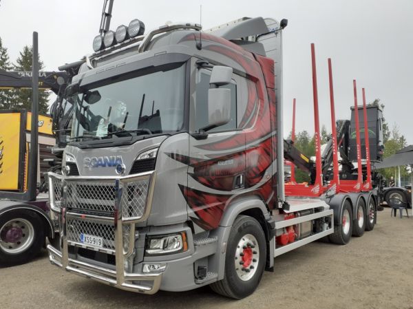 Kuljetus A Suomalaisen Scania R660
Kuljetus A Suomalainen Oy:n Scania R660 puutavara-auto.
Avainsanat: Suomalainen Scania R660 Tahko24