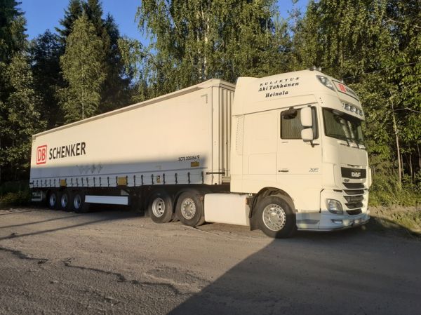 Kuljetus A Tähkäsen DAF XF460
Kuljetus A Tähkäsen DAF XF460 puoliperävaunuyhdistelmä.
Avainsanat: Tähkänen DAF XF460 Shell Hirvaskangas