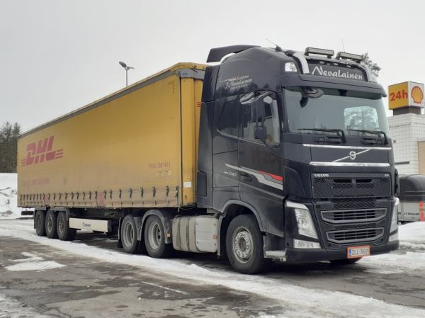 Kuljetus J Nevalaisen Volvo FH540
Kuljetus J Nevalaisen Volvo FH540 puoliperävaunuyhdistelmä.
Avainsanat: Nevalainen Volvo FH540 DHL Shell Hirvaskangas